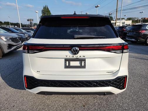 2025 Volkswagen Tiguan 2.0T SE R-Line Black 4MOTION