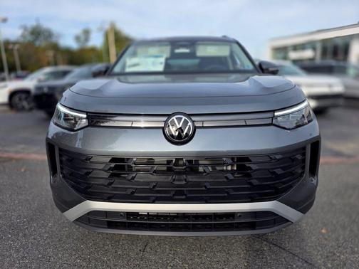 Platinum Gray Metallic 2026 Volkswagen Tiguan 2.0T SE