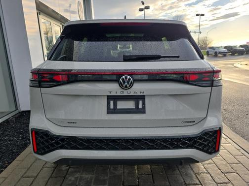 2026 Volkswagen Tiguan 2.0T SEL R-Line 4MOTION