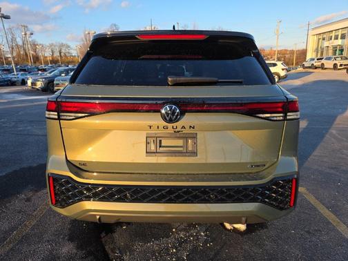 2026 Volkswagen Tiguan 2.0T SE R-Line Black 4MOTION