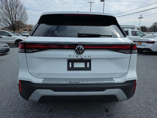 Pure White 2026 Volkswagen Tiguan 2.0T SE