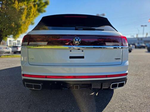 Opal White Pearl 2026 Volkswagen Atlas Cross Sport 2.0T SEL Premium