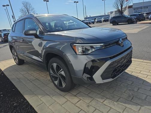 Platinum Gray Metallic 2026 Volkswagen Taos SE
