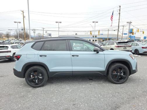 Monument Gray w/Dp Blk Rf 2026 Volkswagen Taos SE Black