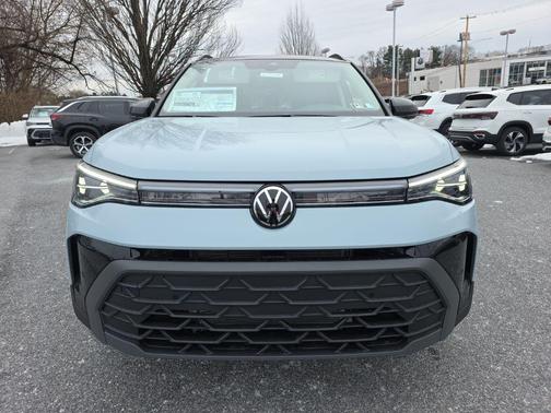 Monument Gray w/Dp Blk Rf 2026 Volkswagen Taos SE Black