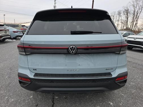 Monument Gray w/Dp Blk Rf 2026 Volkswagen Taos SE Black