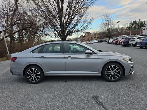 Pyrite Silver Metallic 2026 Volkswagen Jetta 1.4T SE