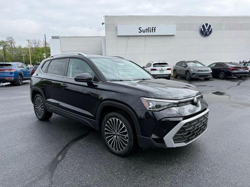 Deep Black Pearl 2025 Volkswagen Taos 1.5T SE