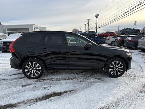 2025 Volvo XC60 B5 Plus