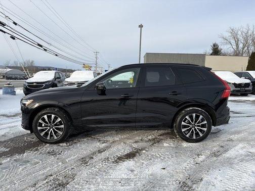 2025 Volvo XC60 B5 Plus