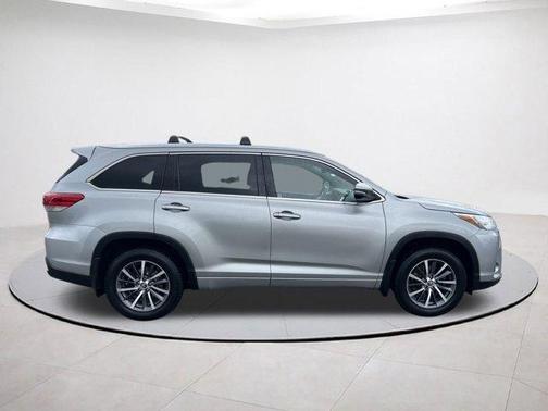 2017 Toyota Highlander 