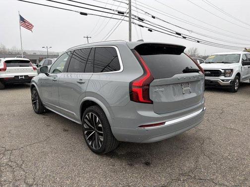 2025 Volvo XC90 B6 Plus 7-Seater