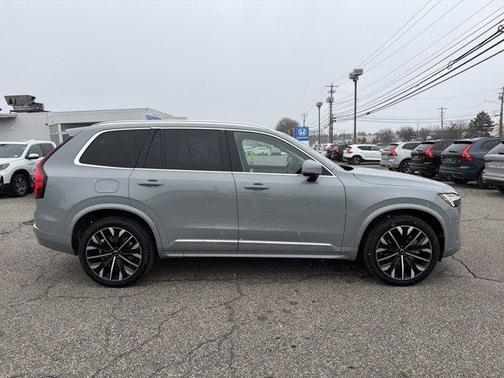 2025 Volvo XC90 B6 Plus 7-Seater