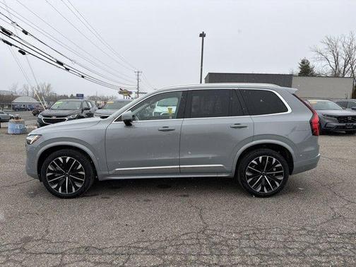 2025 Volvo XC90 B6 Plus 7-Seater