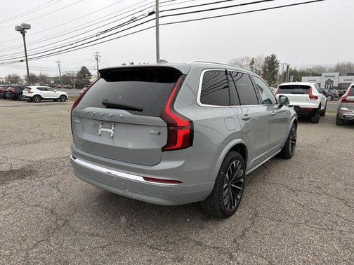 2025 Volvo XC90 B6 Plus 7-Seater