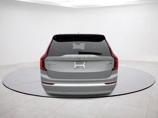 2025 Volvo XC90 B6 Plus 7-Seater