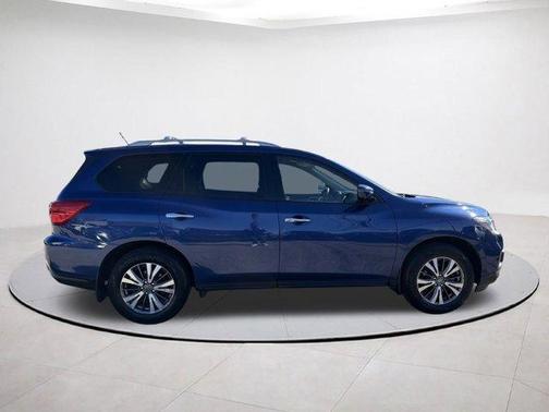 2017 Nissan Pathfinder SV