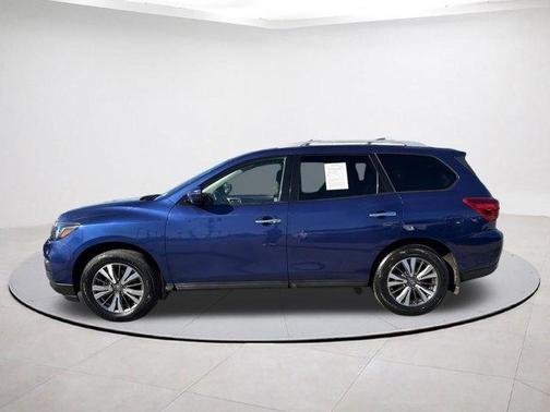 2017 Nissan Pathfinder SV