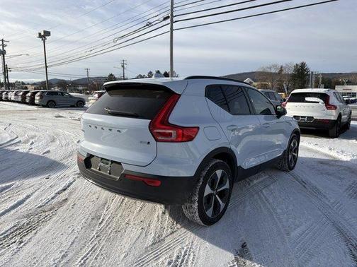 2025 Volvo XC40 B5 Plus Dark Theme