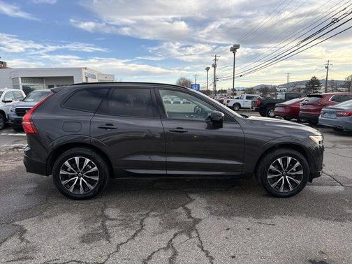 2025 Volvo XC60 B5 Plus