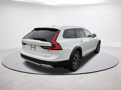 2021 Volvo V90 Cross Country T6