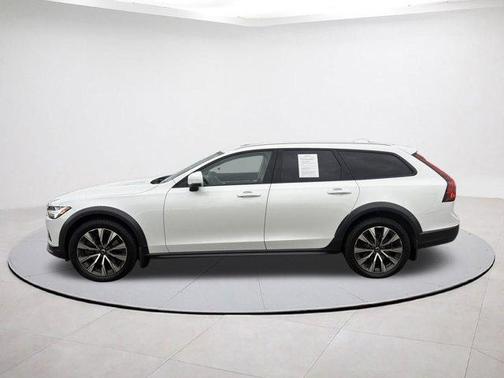 2021 Volvo V90 Cross Country T6