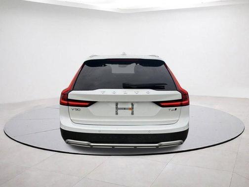 2021 Volvo V90 Cross Country T6