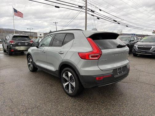 2025 Volvo XC40 B5 Plus Dark Theme