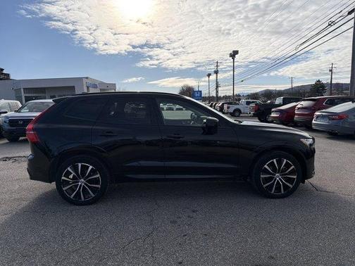 2025 Volvo XC60 B5 Plus