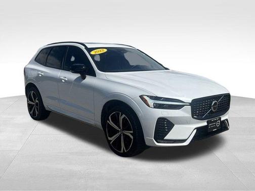 2022 Volvo XC60 B6 R-Design