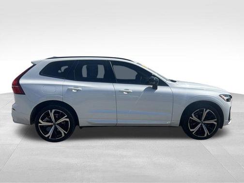 2022 Volvo XC60 B6 R-Design