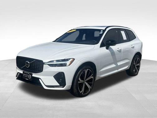 2022 Volvo XC60 B6 R-Design