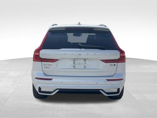 2022 Volvo XC60 B6 R-Design