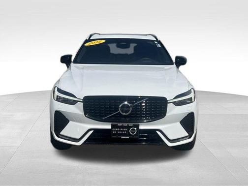 2022 Volvo XC60 B6 R-Design