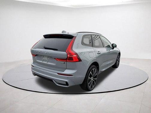 2025 Volvo XC60 B5 Plus