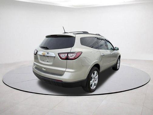 Champagne Silver 2017 Chevrolet Traverse 1LT