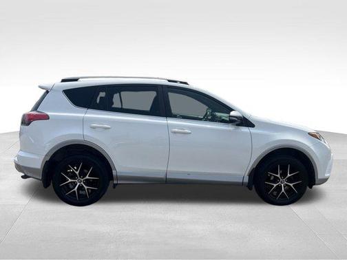 2017 Toyota RAV4 SE