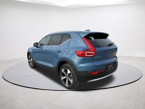 2025 Volvo XC40 B5 Plus Bright Theme