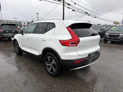 2025 Volvo XC40 B5 Core Bright Theme