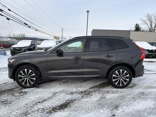 2025 Volvo XC60 B5 Plus