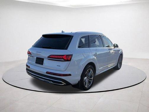 2022 Audi Q7 55 Premium Plus