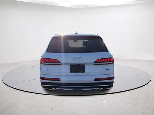 2022 Audi Q7 55 Premium Plus