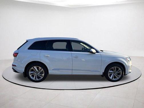 2022 Audi Q7 55 Premium Plus
