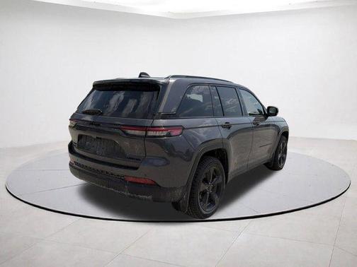 Metallic 2023 Jeep Grand Cherokee Limited