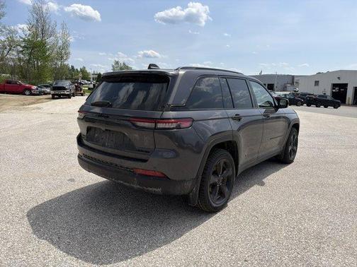 Metallic 2023 Jeep Grand Cherokee Limited