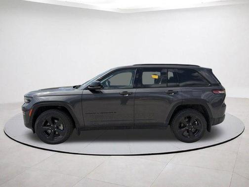Metallic 2023 Jeep Grand Cherokee Limited