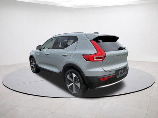 2025 Volvo XC40 B5 Plus Bright Theme