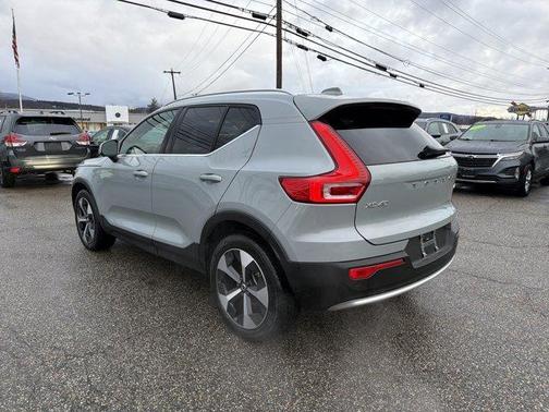 2025 Volvo XC40 B5 Plus Bright Theme