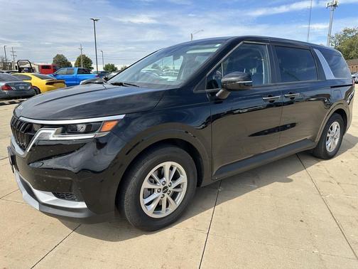 2023 Kia Carnival LX