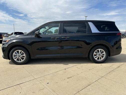 2023 Kia Carnival LX